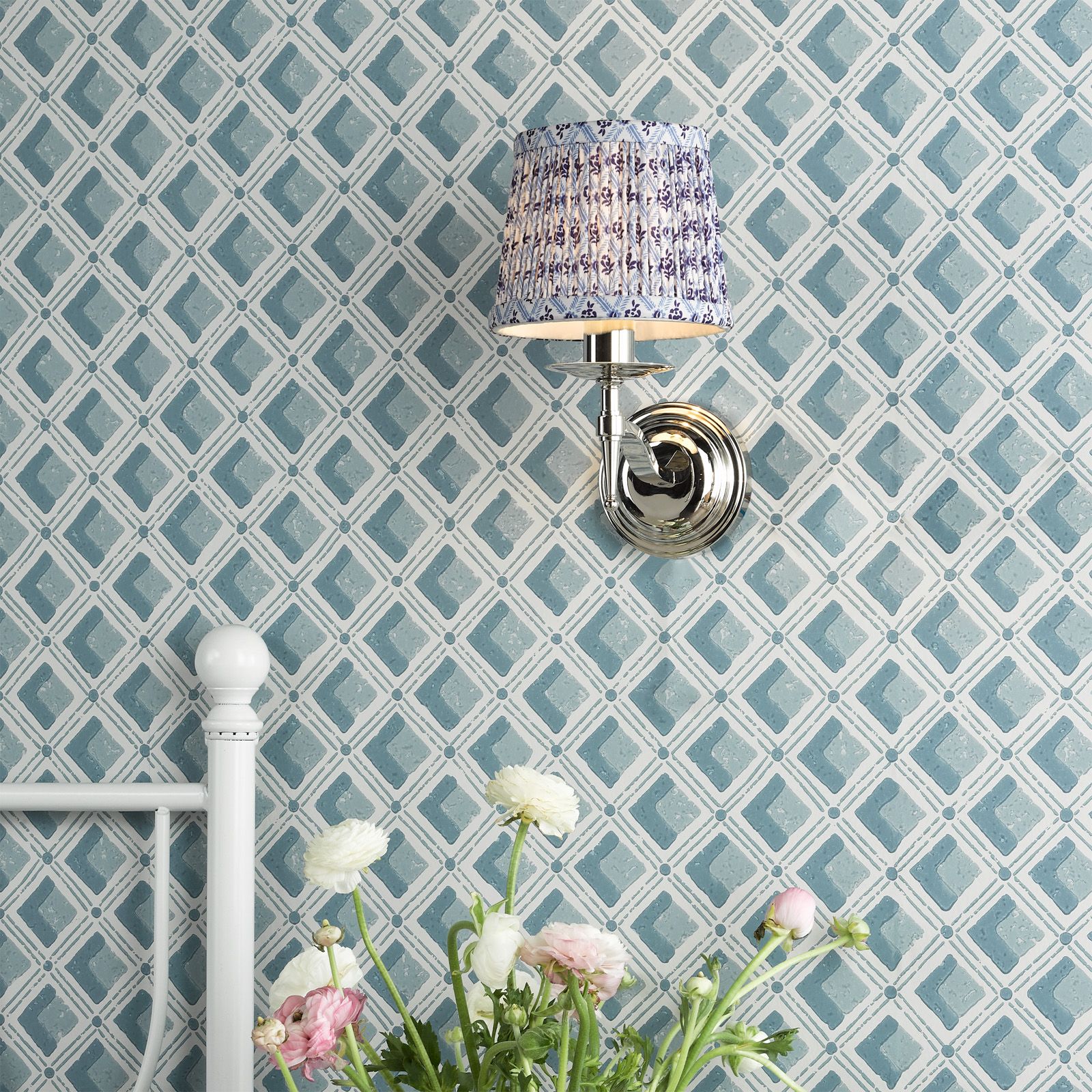 Art_Deco_style_English_Heritage_pendant_light_from_The_Light_Company