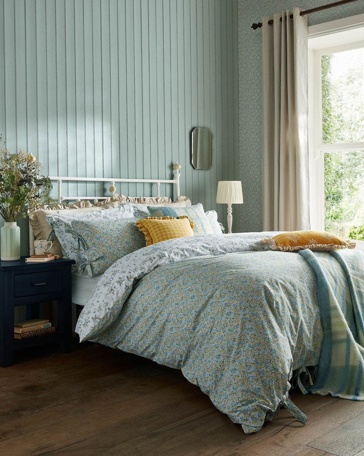 The Lodestone duvet set by Laura Ashley is finished in the Newport Blue colour way and its reversible with a soft touch 200TC 100% cotton percale