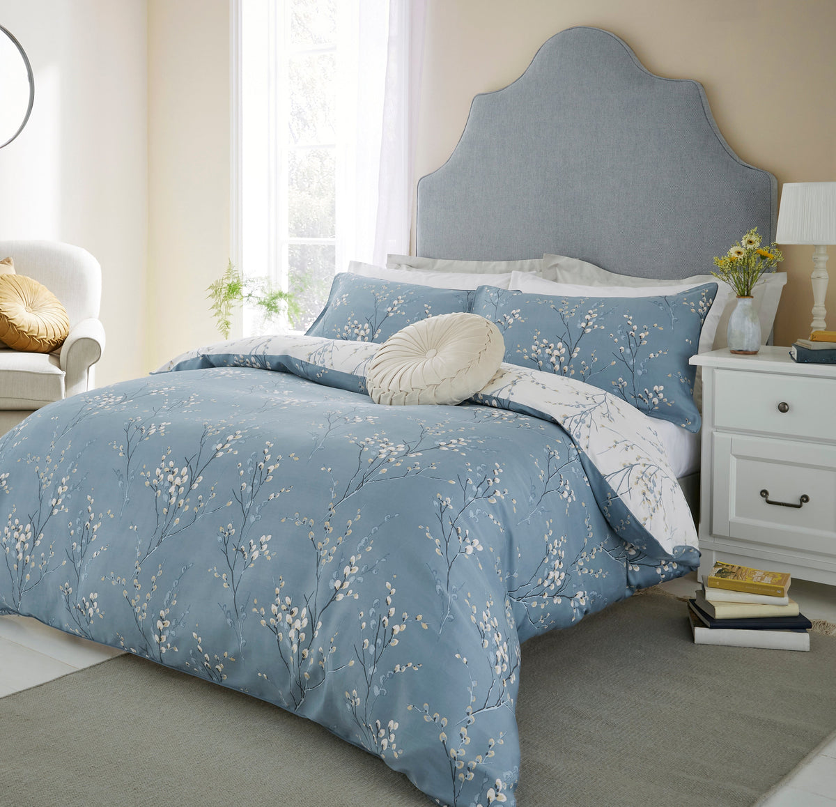The Pussy Willow dark spray duvet set by Laura Ashley has a contrasting design detail and soft to the touch