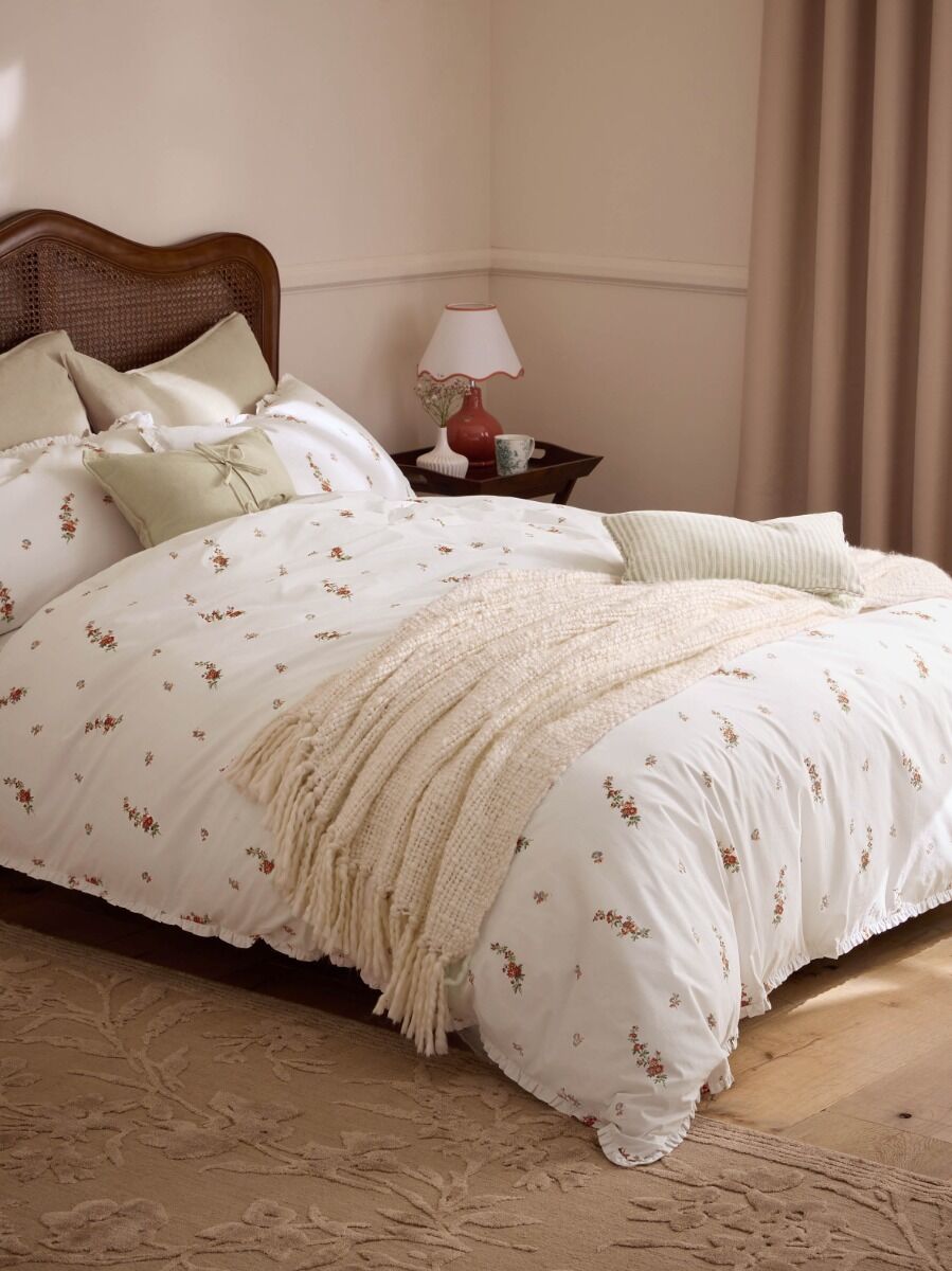 Laura Ashley Elsie Bouquet Pale Cranberry Multi Bedding
