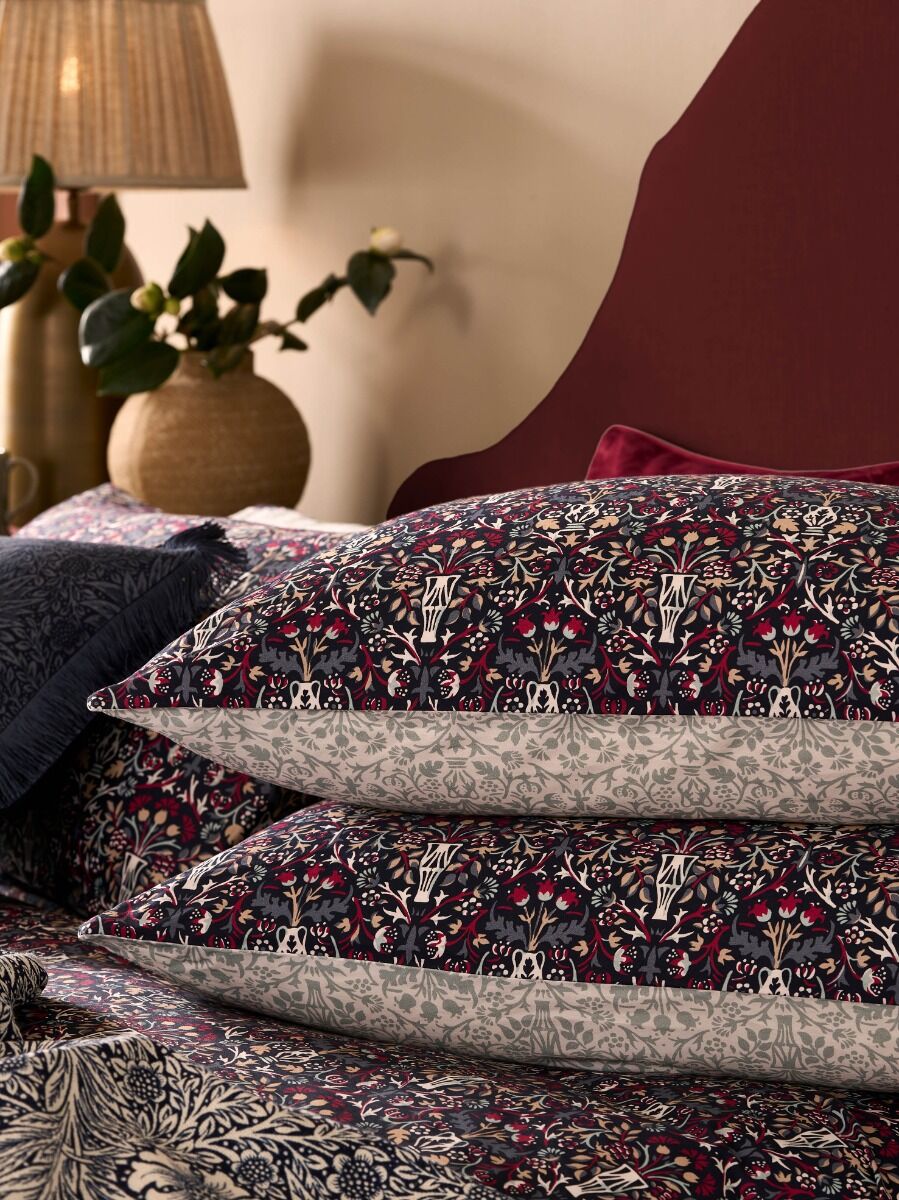 William Morris At Home Flowerpot Indigo / raspberry Bedding