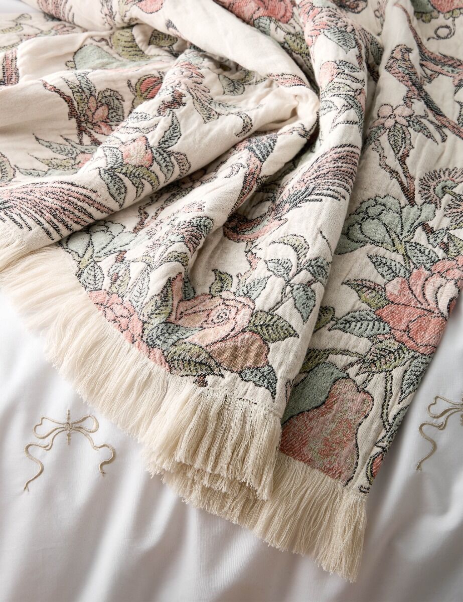 Historic Royal Palaces Hampton Jacquard Multi 120x165cm Throw
