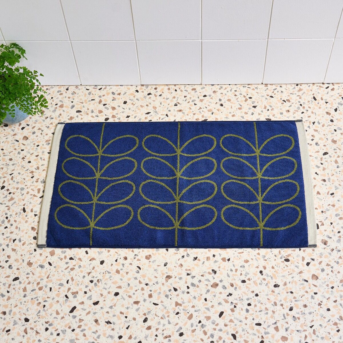 Orla Kiely Linear Stem Towels Navy / Olive l Towels