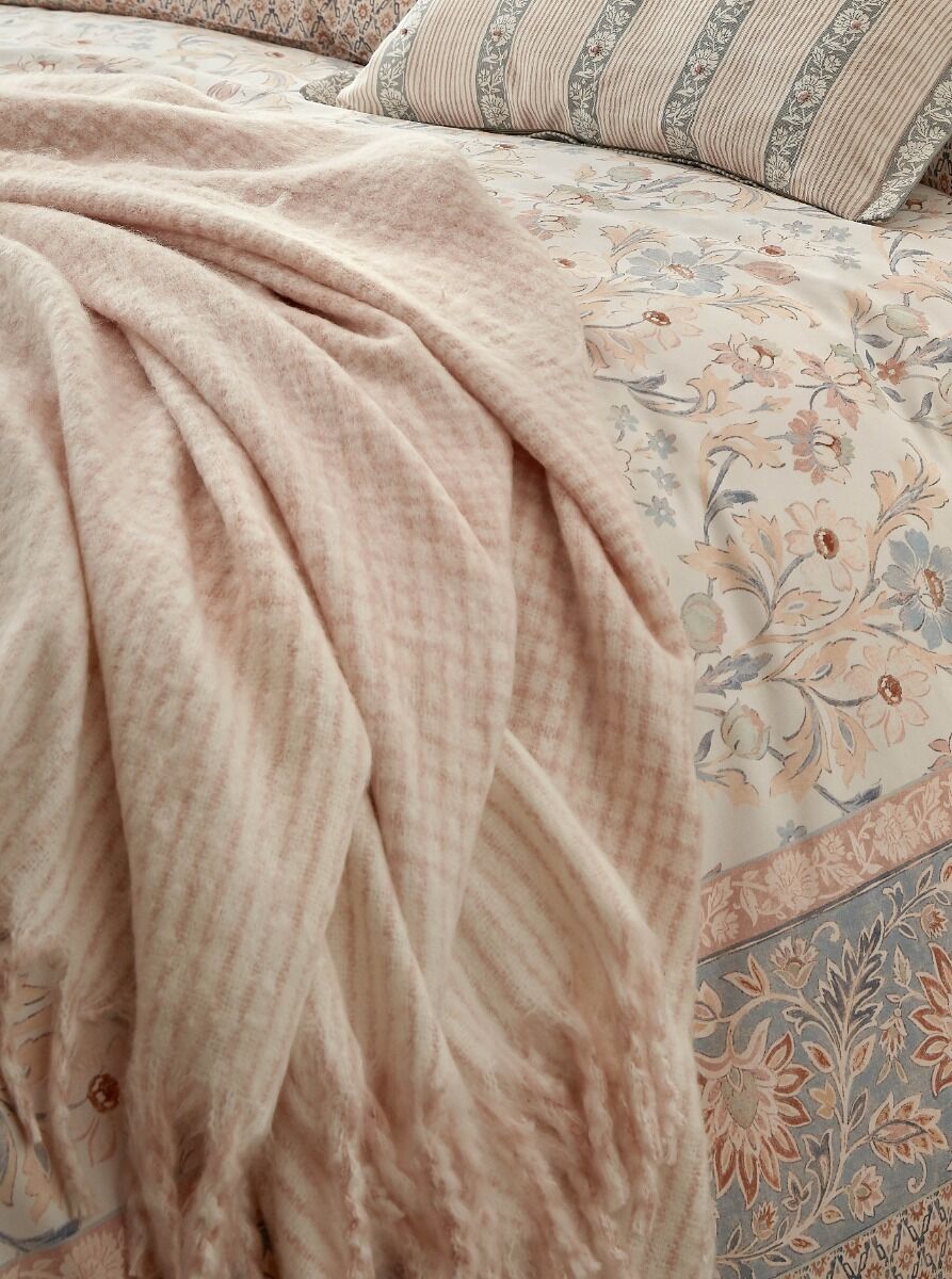 Laura Ashley Lyngate Plaster Pink 130x170cm Throw