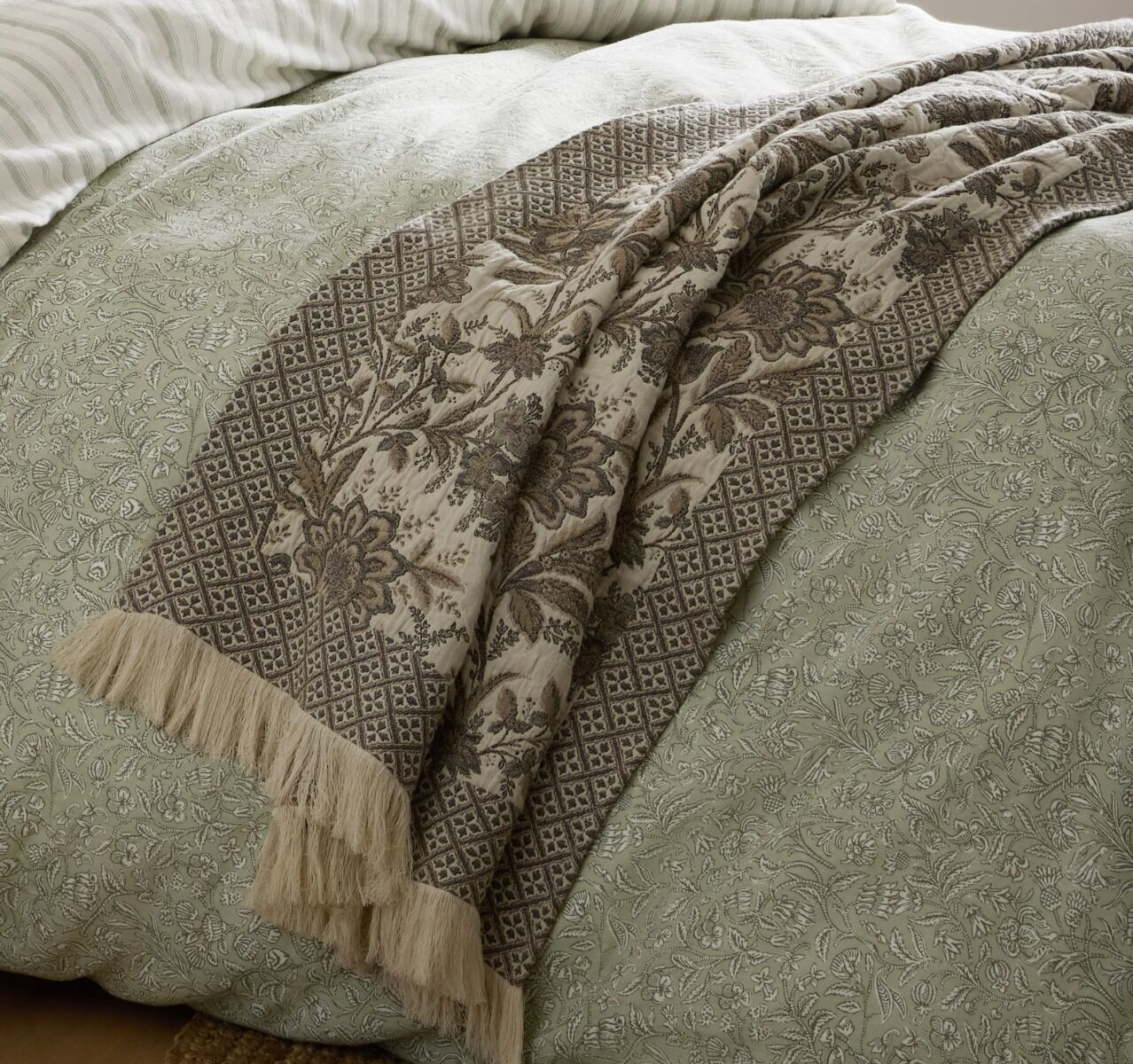 Laura Ashley Marlbrook Jacquard Truffle 120x170cm Throw