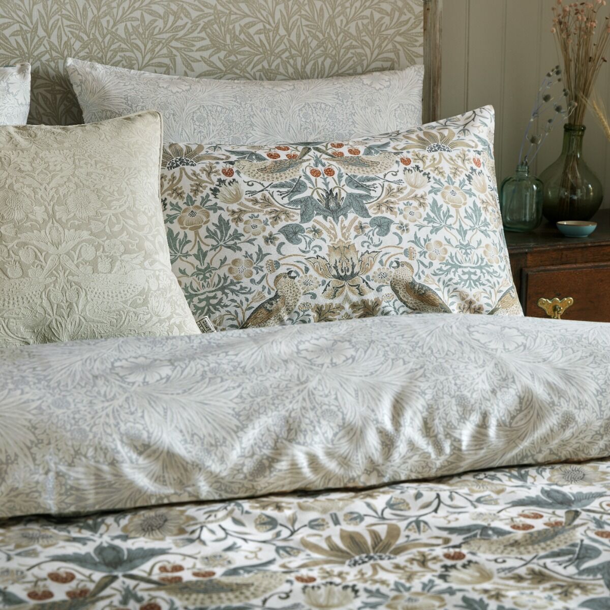 William Morris At Home Strawberry Thief Hessian Bedding