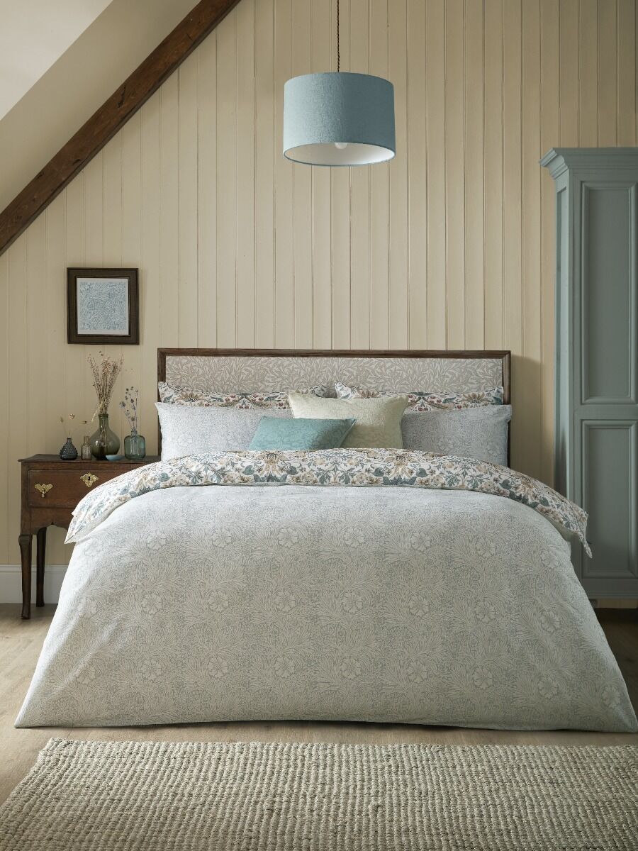 William Morris At Home Strawberry Thief Hessian Bedding